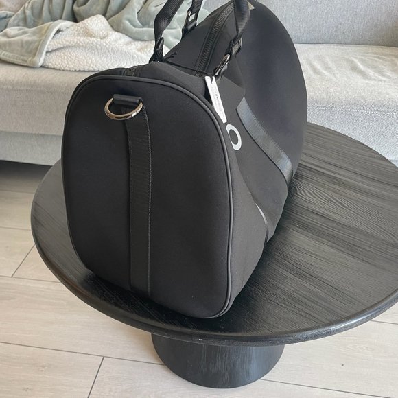 SOLD - Alo Yoga Traverse Duffle - Picture 4 of 7